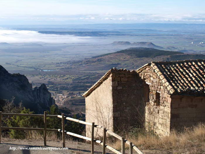 CABECERA DESDE EL NORTE Y LA HOYA DE HUESCA AL FONDO